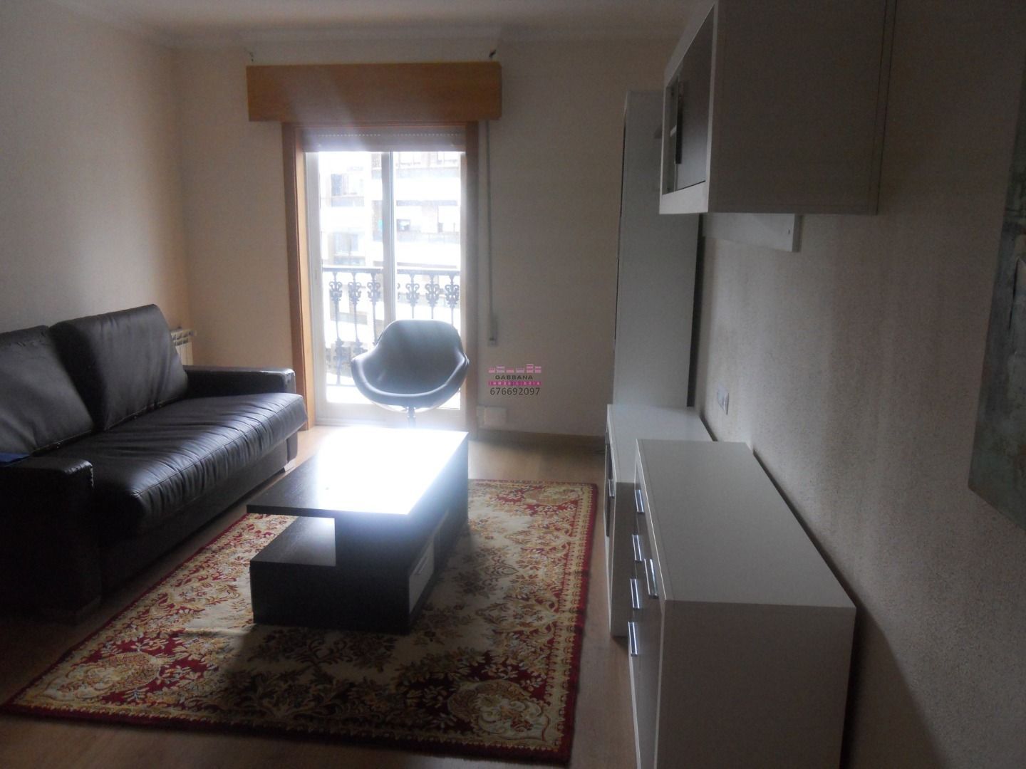 Living room of Flat to rent in Vigo   with Heating, Parquet flooring and Storage room