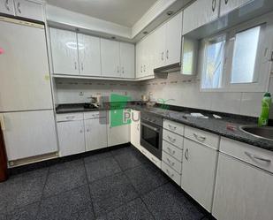 Cuina de Casa o xalet de lloguer en Ourense Capital  amb Calefacció, Jardí privat i Terrassa