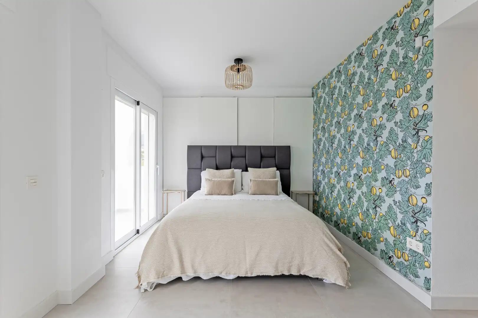 Dormitori de Casa adosada en venda en Marbella amb Aire condicionat, Jardí privat i Terrassa