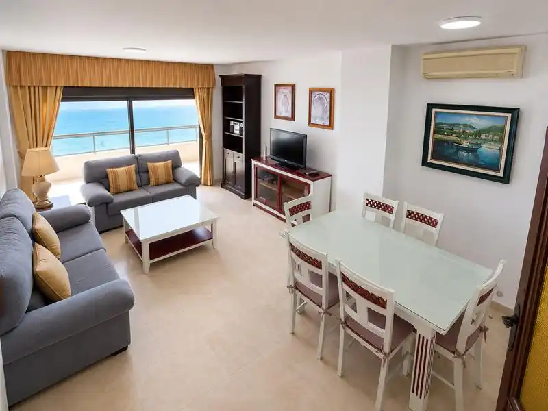 Wohnzimmer von Wohnung zur Miete in Estepona mit Terrasse