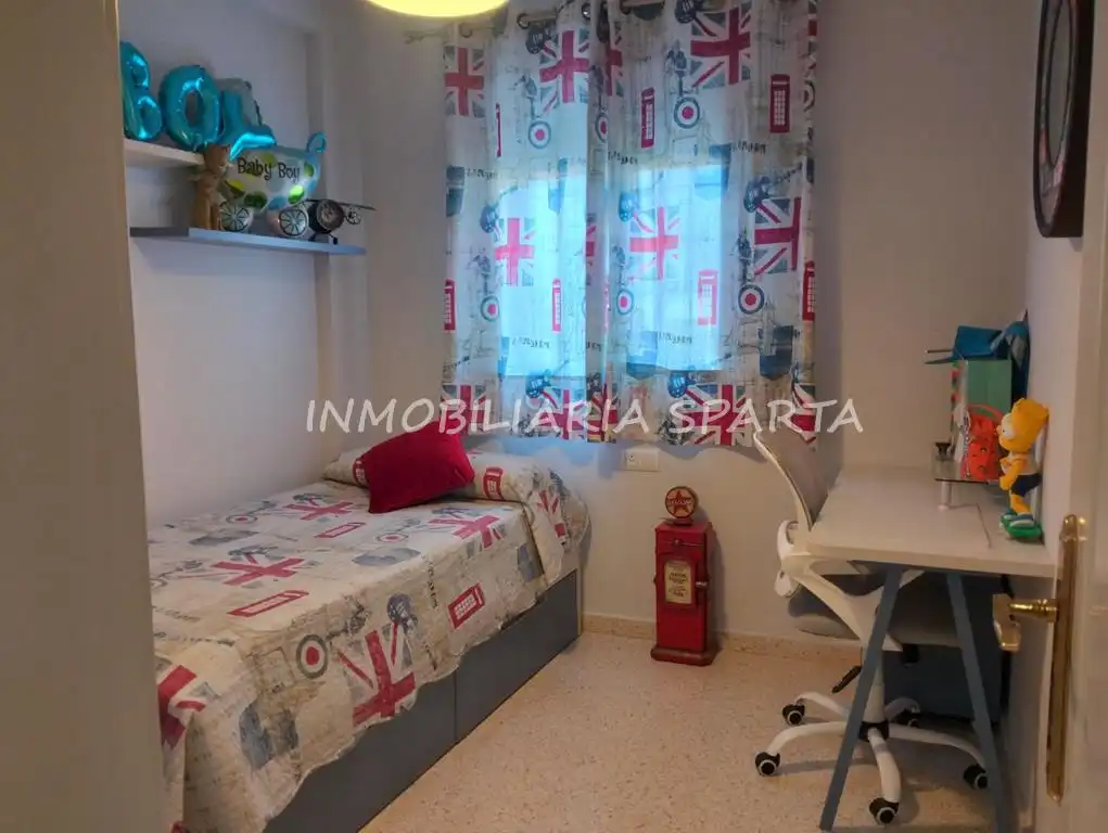 Habitación de Casa adosada en venta en Coria del Río con Aire acondicionado, Terraza y Trastero