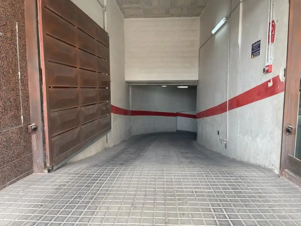 Aparcamiento en venta en Calle de la Virgen del Pilar 24, imagen 3