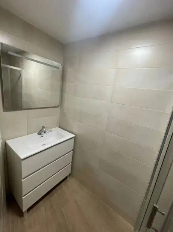 Bathroom of Flat for share in Granada  with Air Conditioner, Furnished and Balcony