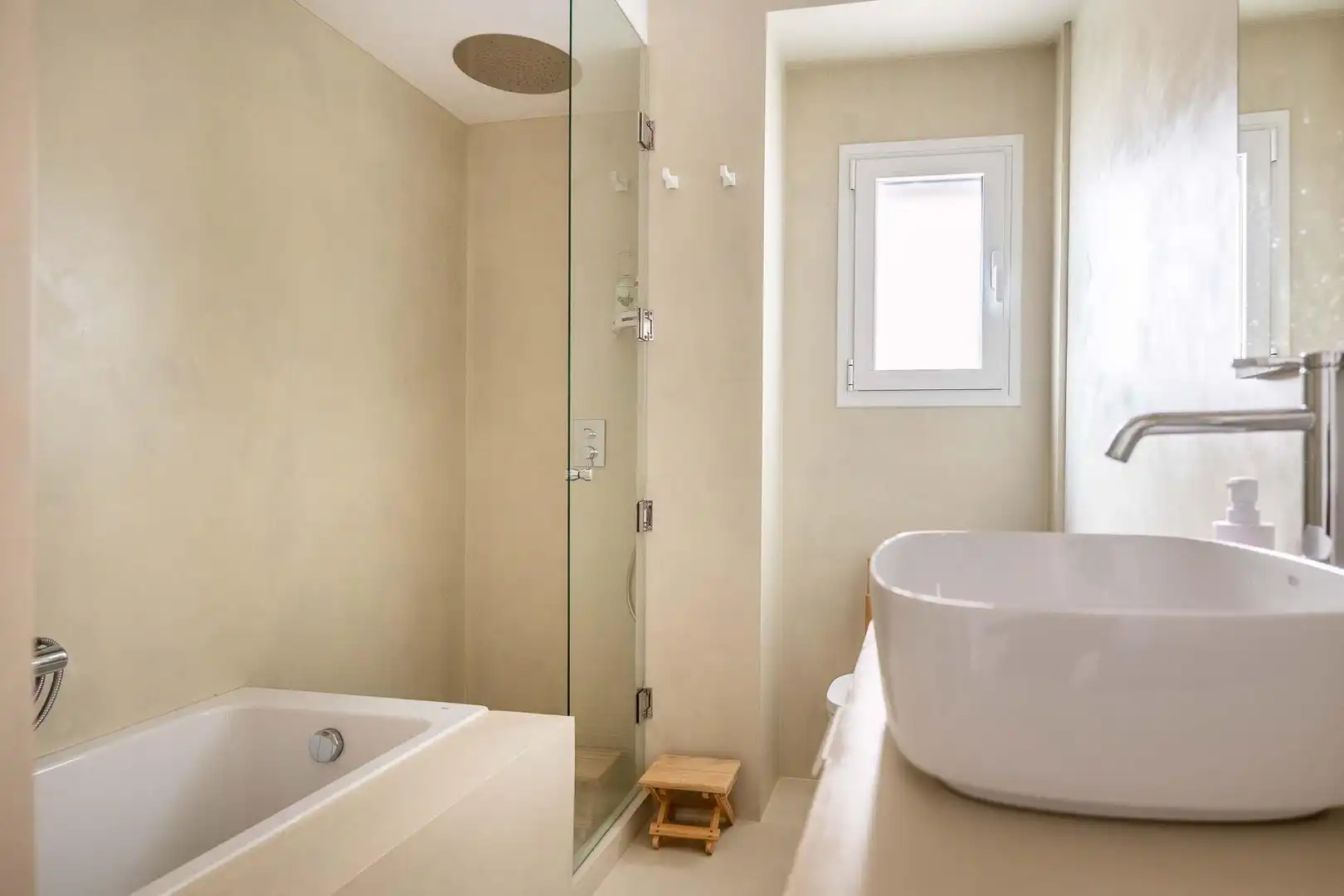 Bathroom of Flat for sale in Sevilla  with Air Conditioner, Heating and Private garden