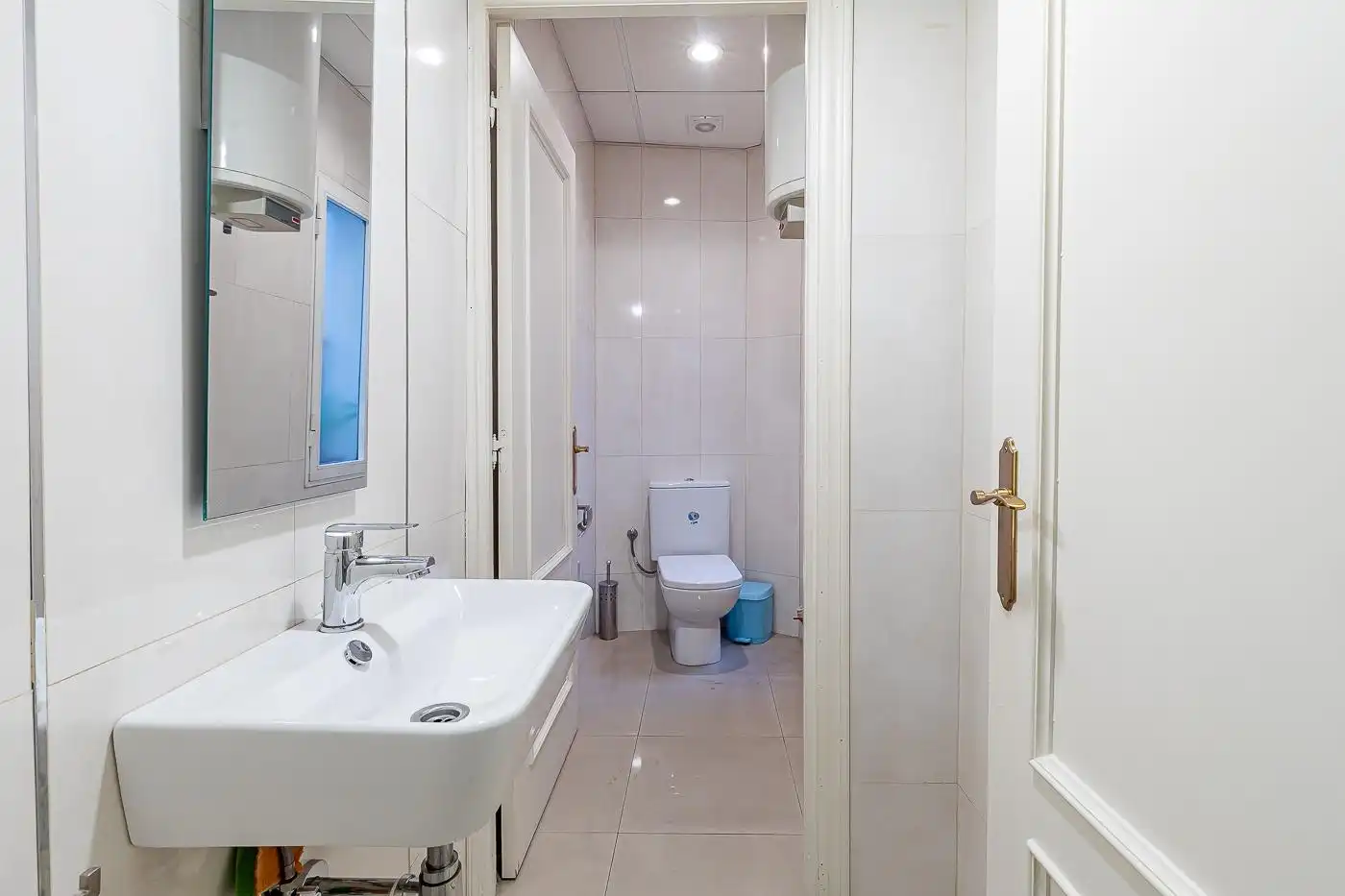 Badezimmer von Büro zum Verkauf in Tetuán