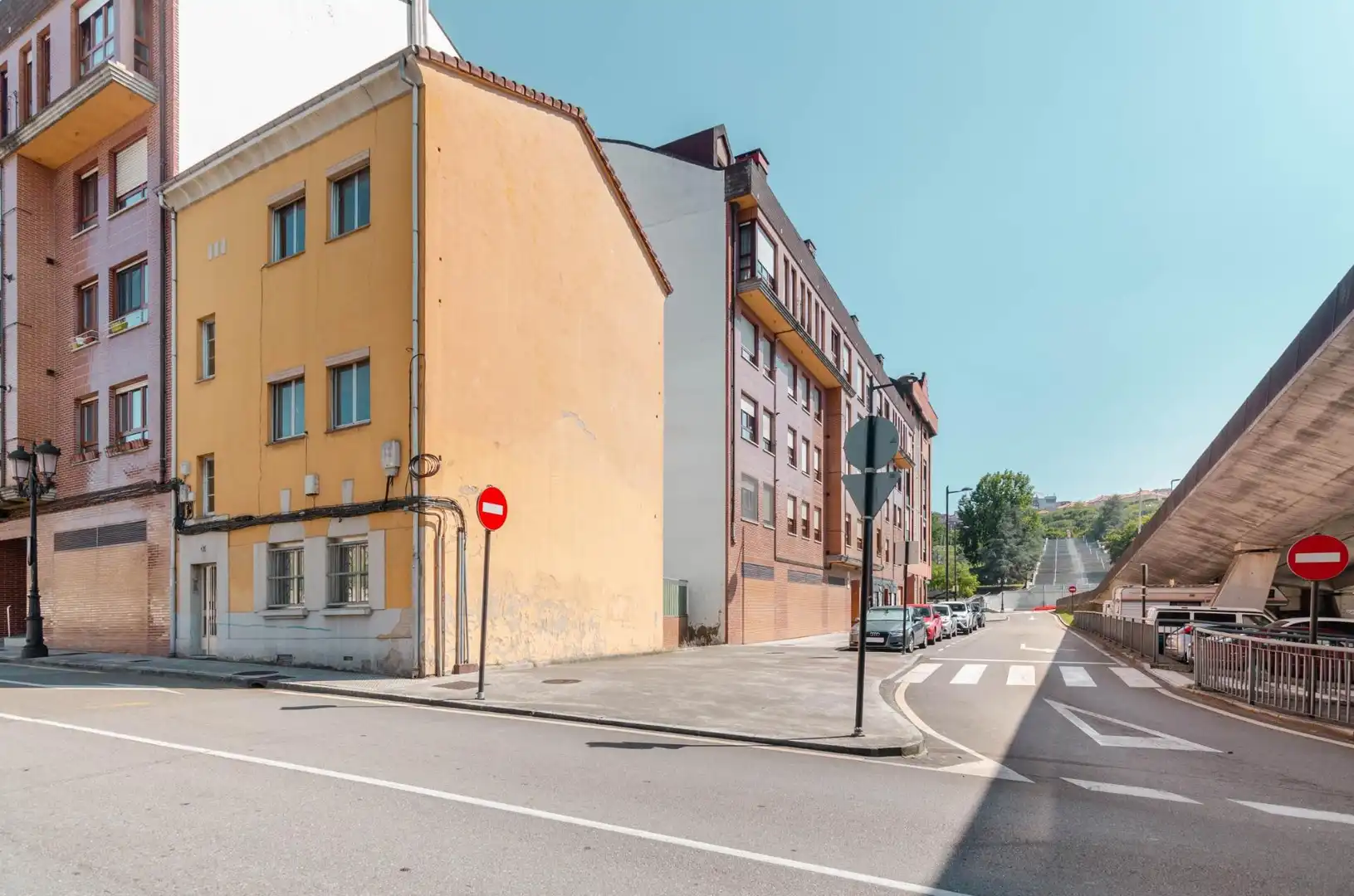 Außenansicht von Gebäude zum Verkauf in Oviedo 