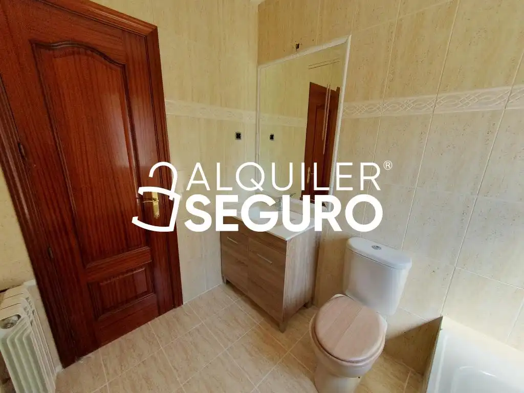 Bathroom of Houses for rent in Batres  with Heating, Terrace and Swimming Pool