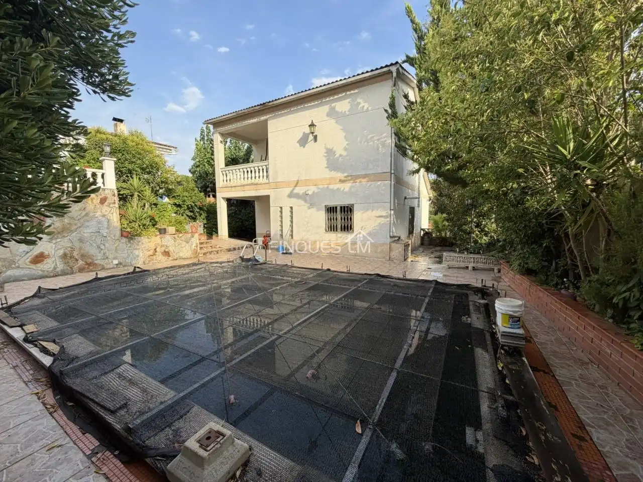 House with pool for sale in Calle Rovelló