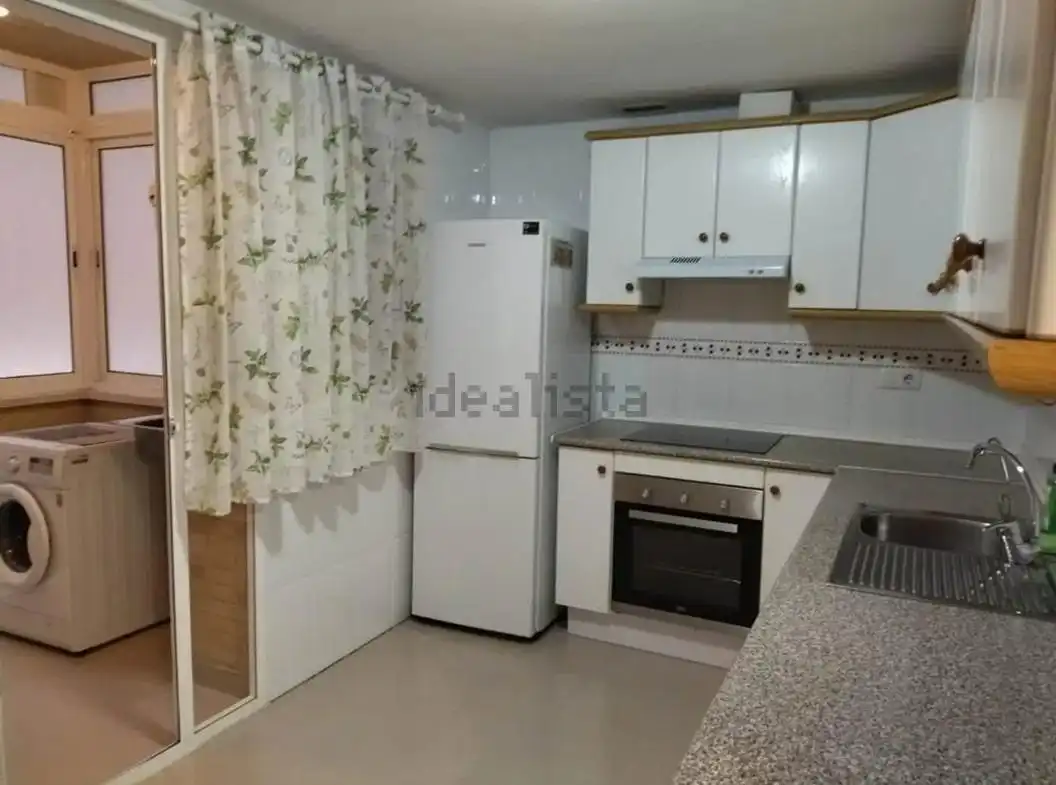 Cuina de Pis de lloguer en Alicante / Alacant amb Aire condicionat, Jardí privat i Moblat