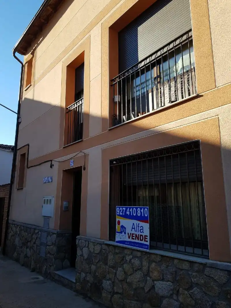 Vista exterior de Planta baixa en venda en Jerte amb Aire condicionat, Calefacció i Jardí privat