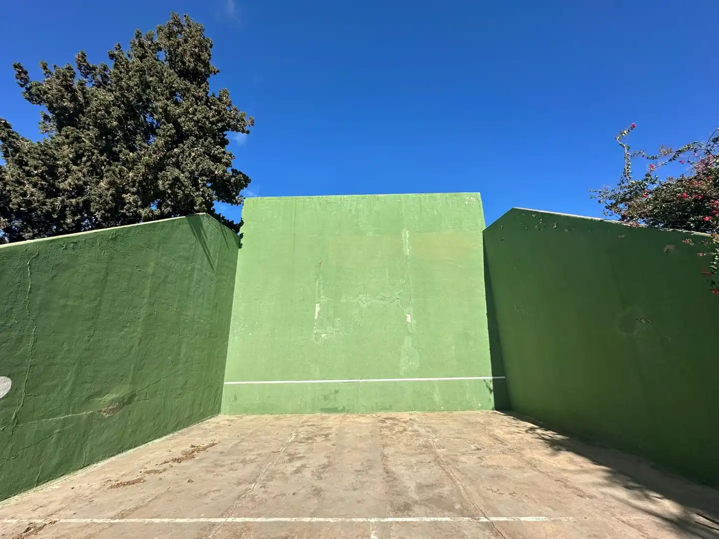 Vista exterior de Casa o xalet en venda en Alicante / Alacant amb Jardí privat, Terrassa i Piscina