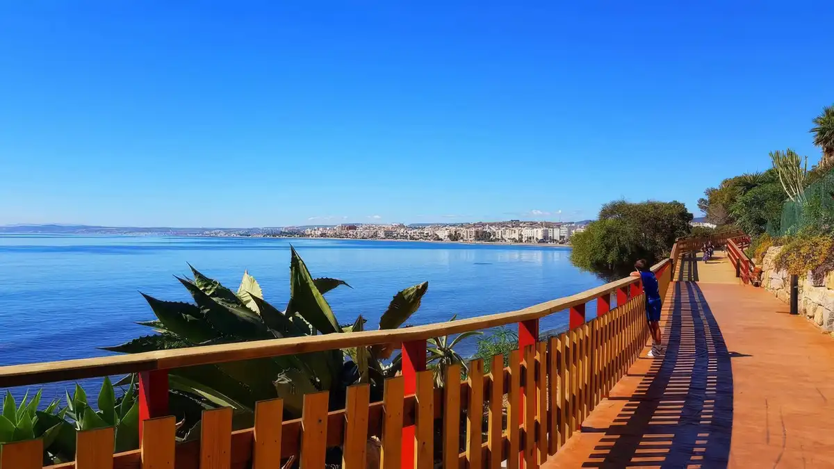 Planta baja en venta en Estepona con Aire acondicionado, Terraza y Piscina comunitaria