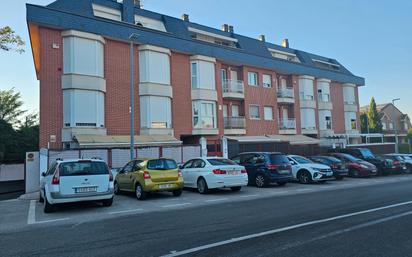 Vista exterior de Dúplex en venda en Las Rozas de Madrid amb Aire condicionat, Parquet i Terrassa