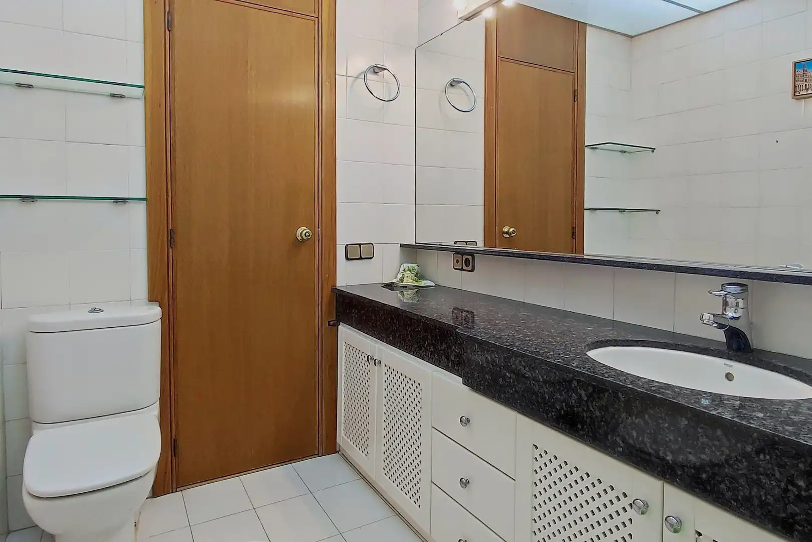 Bathroom of Houses for sale in L'Eliana  with Air Conditioner, Heating and Private garden