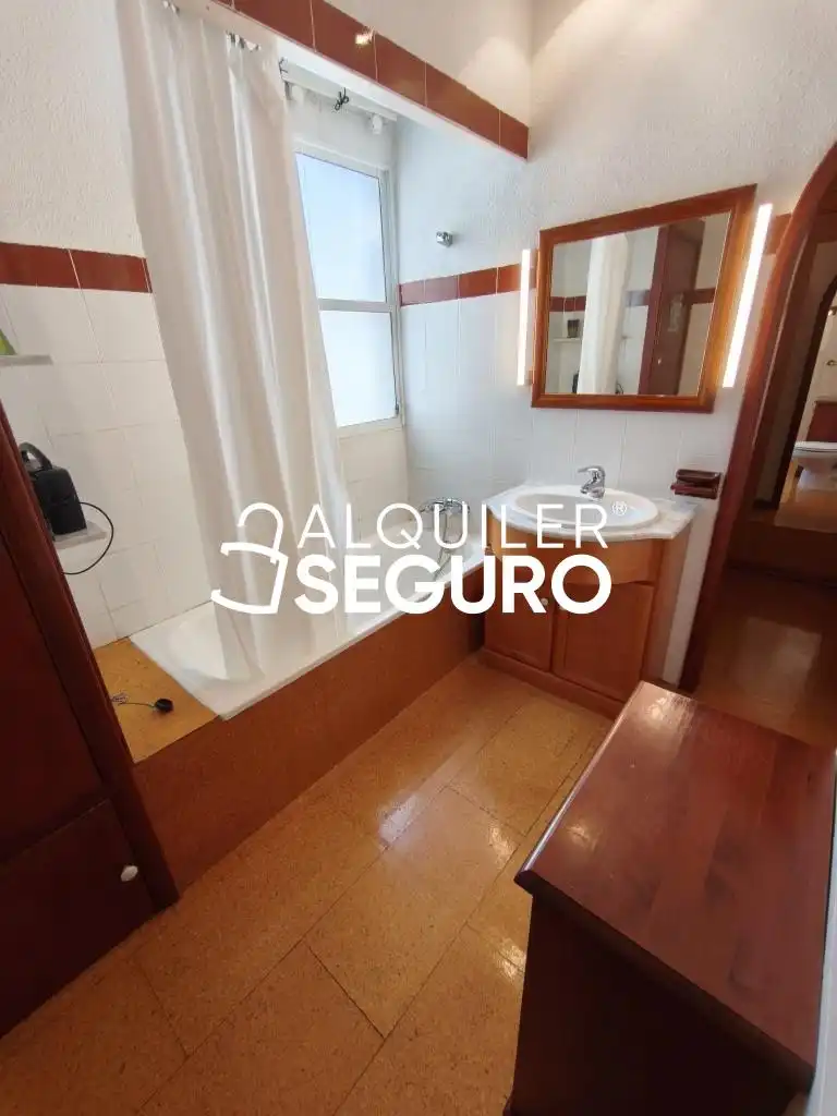 Bathroom of Flat for rent in Alicante / Alacant  with Heating, Terrace and Furnished