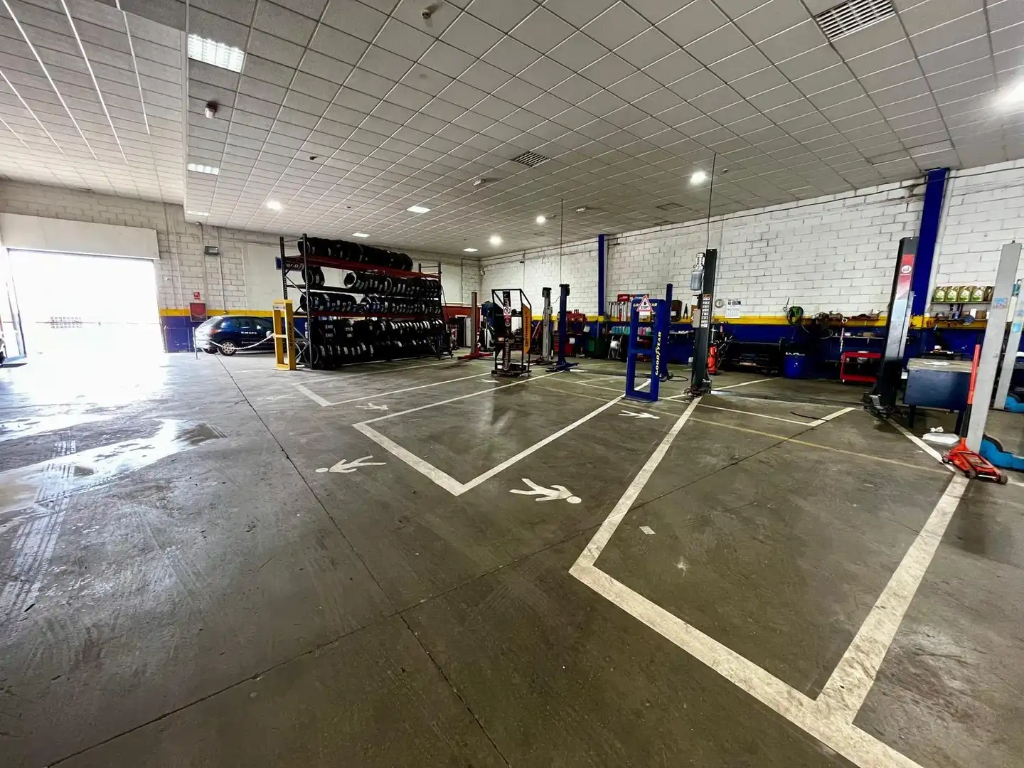 Parkplatz von Fabrikhallen zum Verkauf in Badajoz