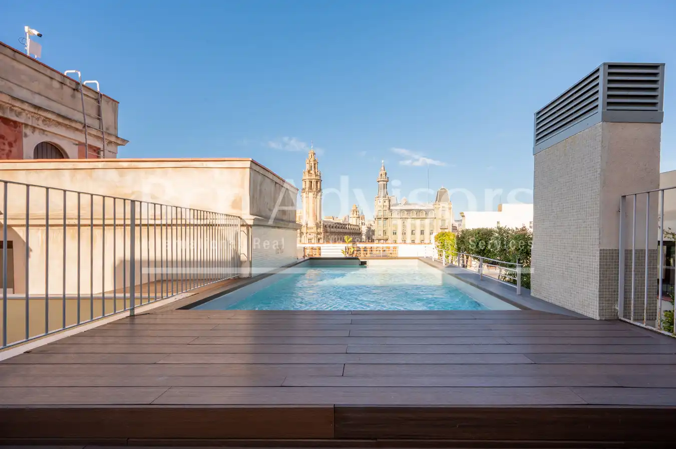Piscina de Pis en venda en Barcelona amb Aire condicionat, Calefacció i Moblat