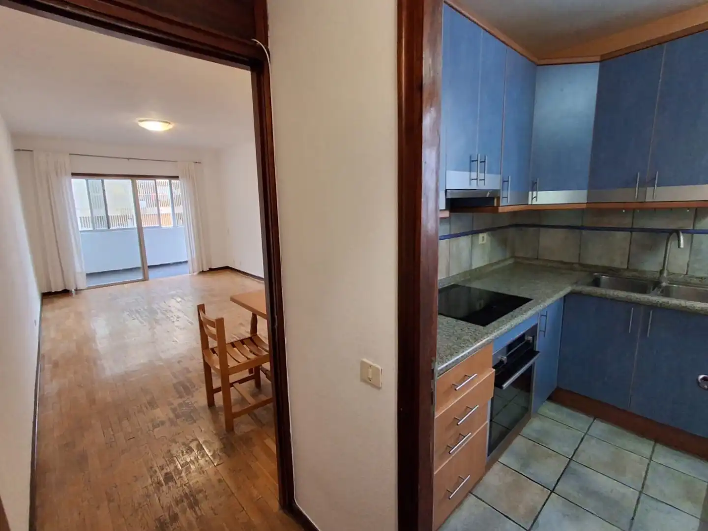 Cocina de Piso de alquiler en Las Palmas de Gran Canaria con Parquet, Horno y Balcón