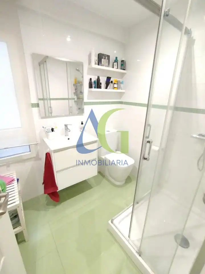 Badezimmer von Wohnung zum Verkauf in León Capital  mit Heizung, Parkett und Abstellraum