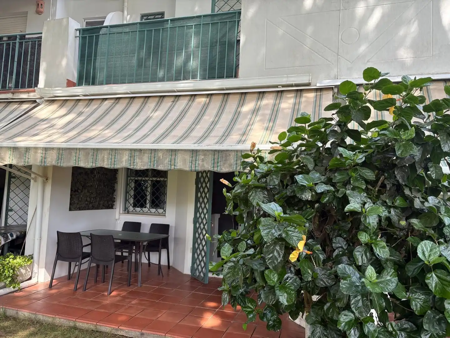Terrasse von Einfamilien-Reihenhaus zum Verkauf in El Portil mit Heizung, Terrasse und Möbliert