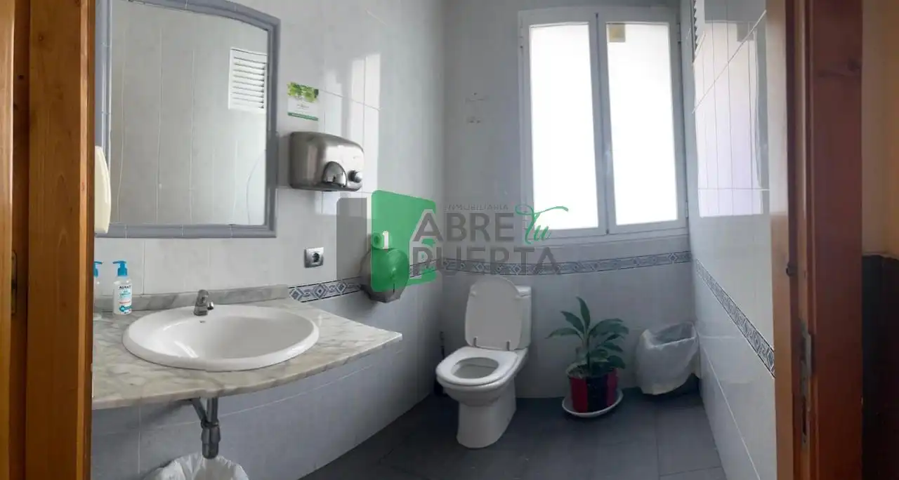Baño de Edificio en venta en A Pobra de Trives 