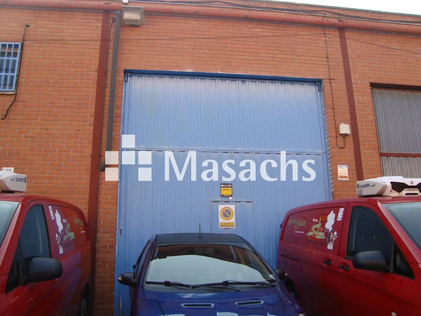 Vista exterior de Nave industrial en venta en Alcobendas