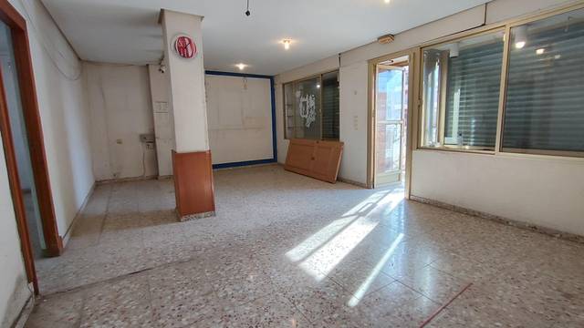 Local comercial en Alquiler en Tómbola