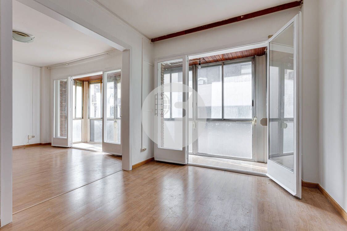 Flat for sale in  Barcelona Capital  with Heating and Balcony