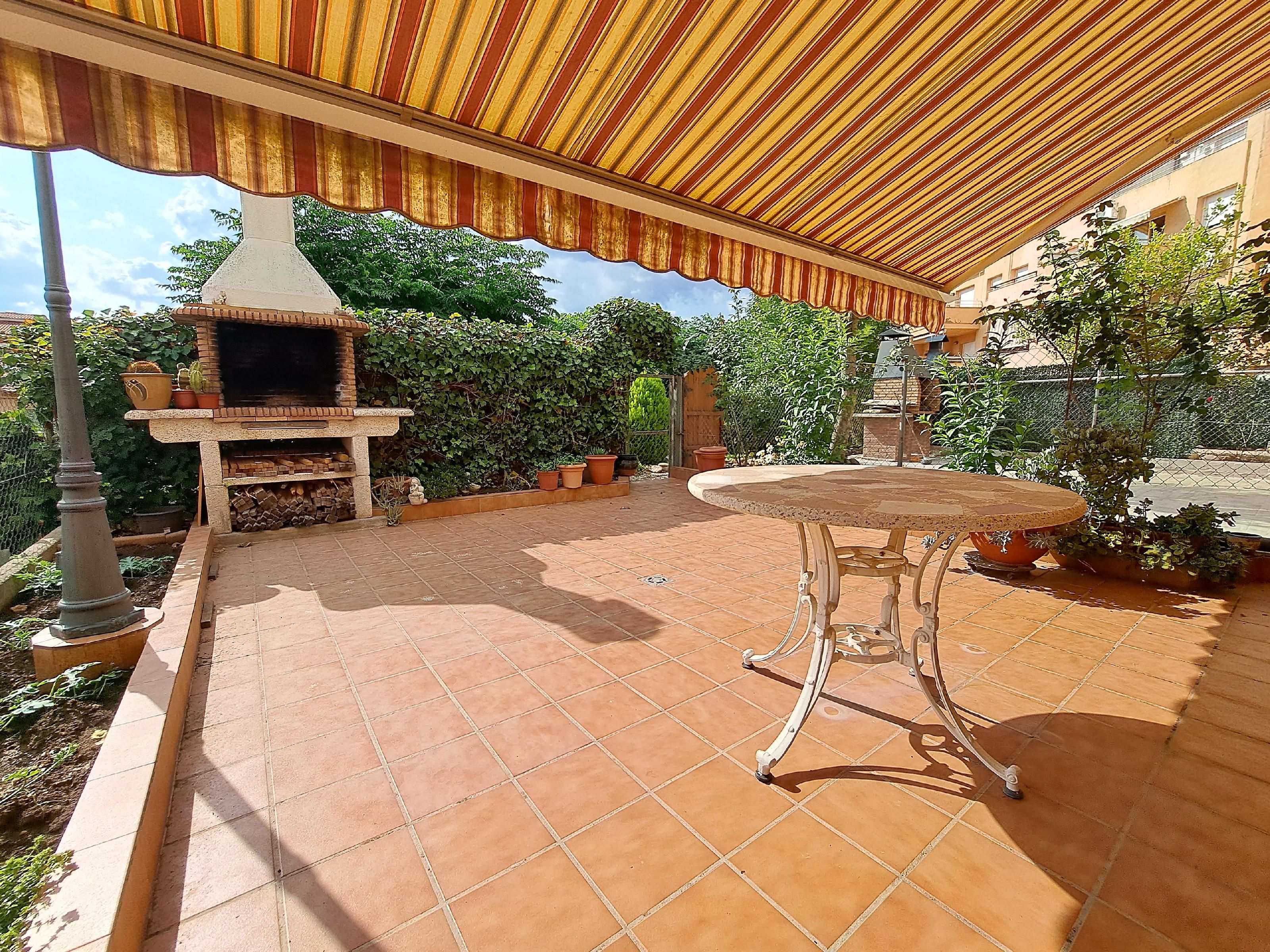 Terraza de Casa adosada en venta en Olesa de Montserrat con Aire acondicionado, Calefacción y Jardín privado