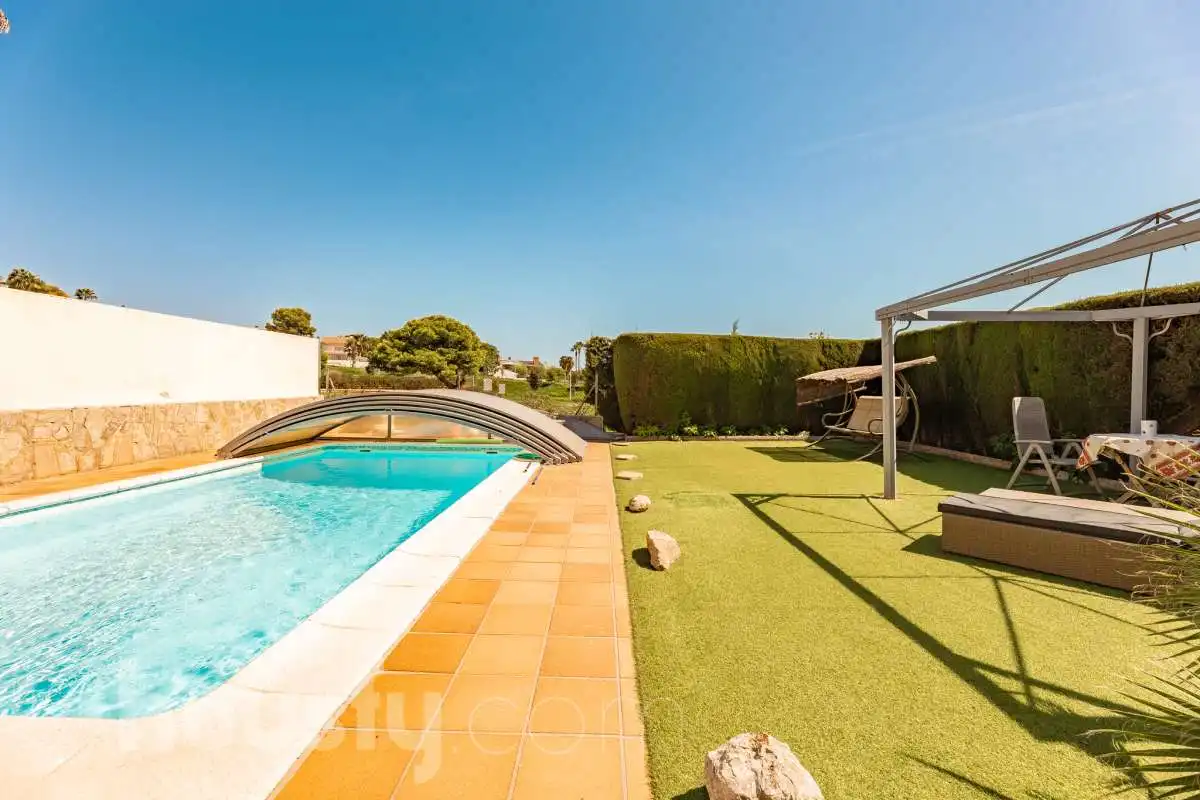 Piscina de Casa o chalet en venta en Calafell con Aire acondicionado, Calefacción y Jardín privado