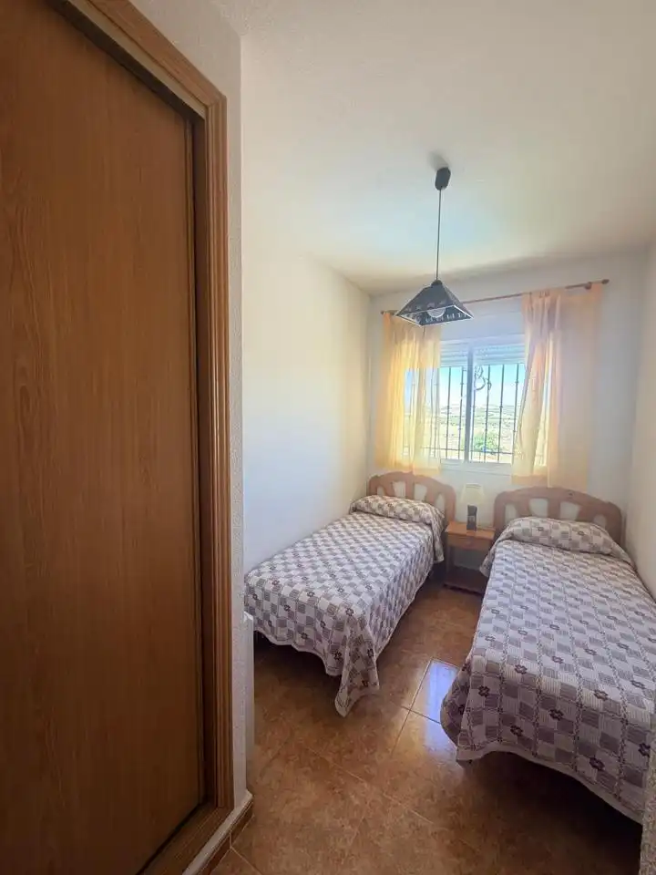 Dormitori de Casa adosada en venda en Zarza de Tajo amb Calefacció, Jardí privat i Piscina