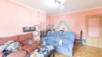 Sala d'estar de Pis en venda en Oviedo  amb Calefacció, Parquet i Traster
