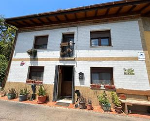 Vista exterior de Casa o xalet en venda en Siero amb Terrassa i Balcó