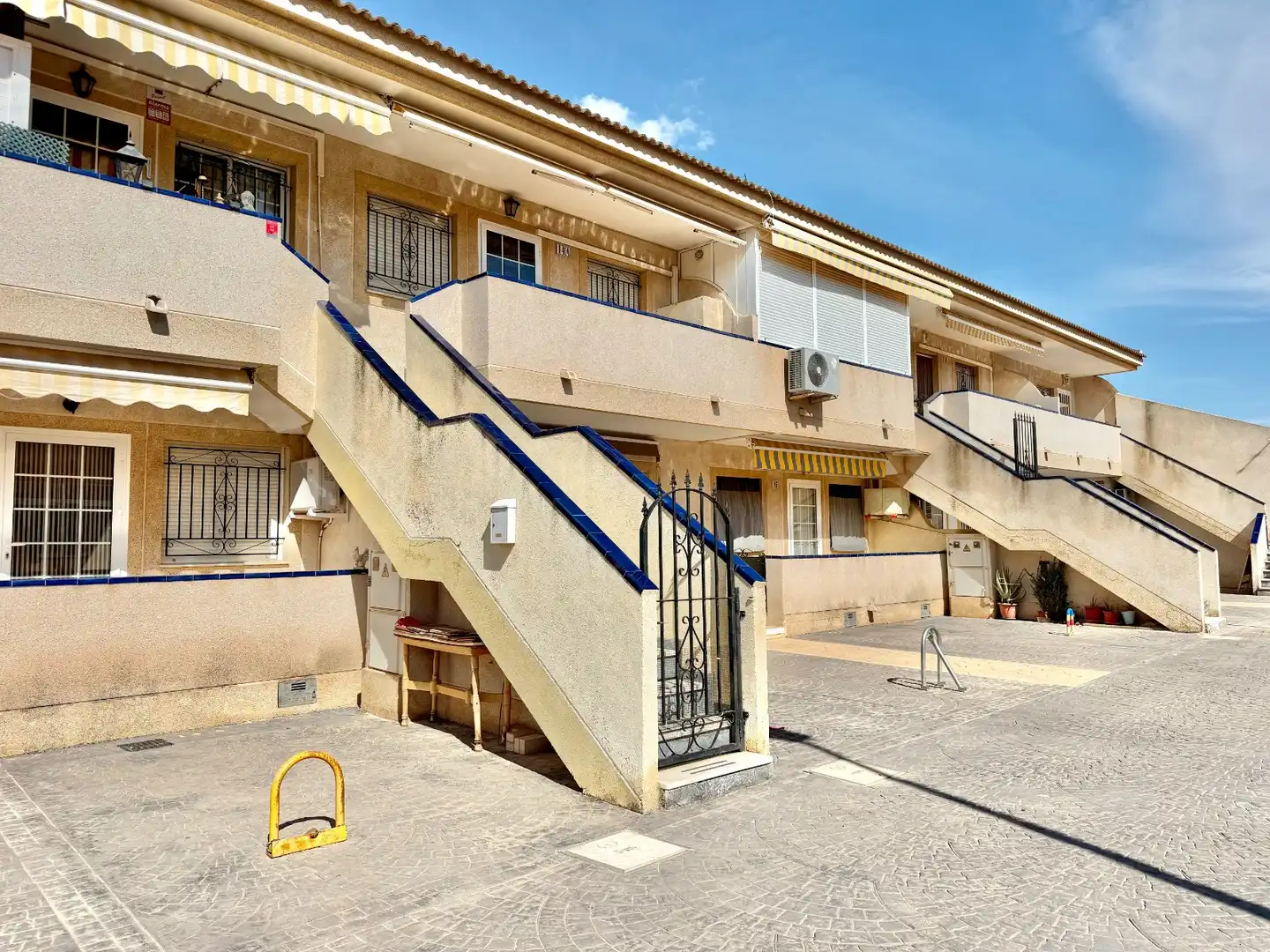 Vista exterior de Casa o chalet en venta en San Pedro del Pinatar con Aire acondicionado, Jardín privado y Terraza