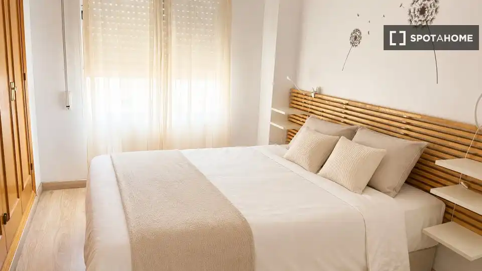 Habitación de Apartamento para compartir en Valencia con Aire acondicionado, Calefacción y Terraza