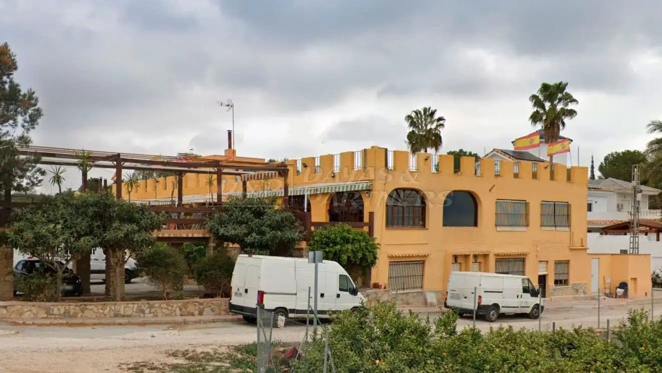 Vista exterior de Local de alquiler en Jacarilla