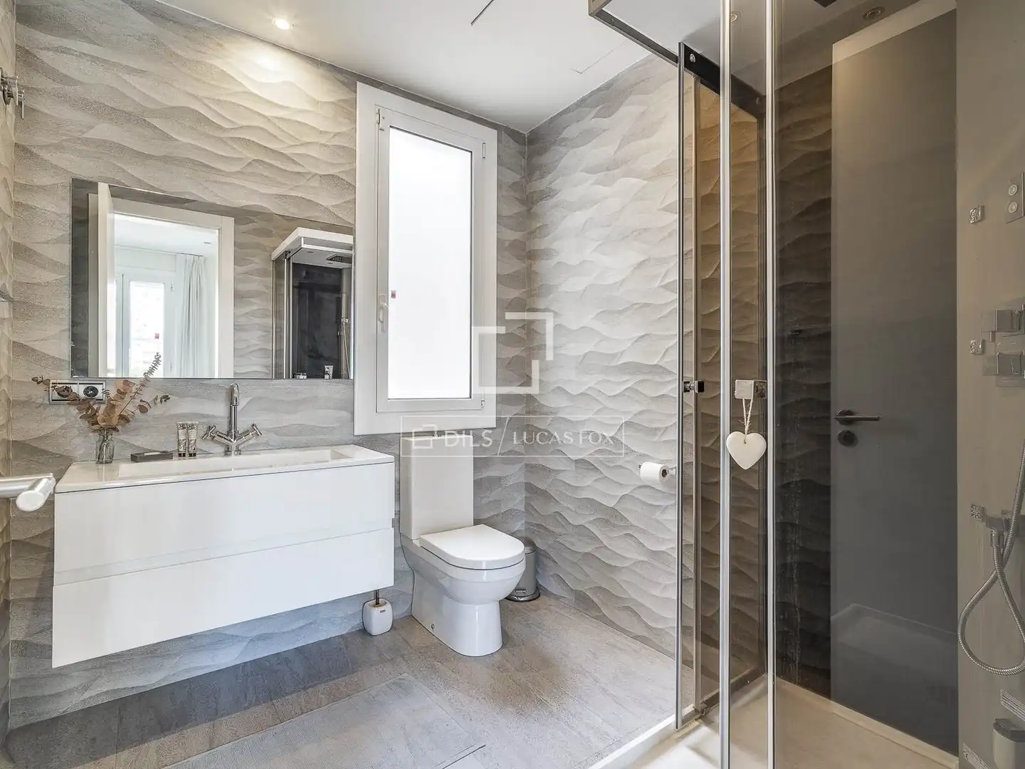 Baño de Ático en venta en Barcelona con Aire acondicionado, Calefacción y Terraza