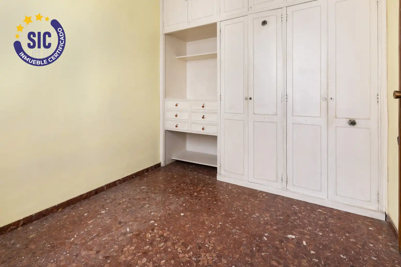 Bedroom of Flat for sale in Valencia