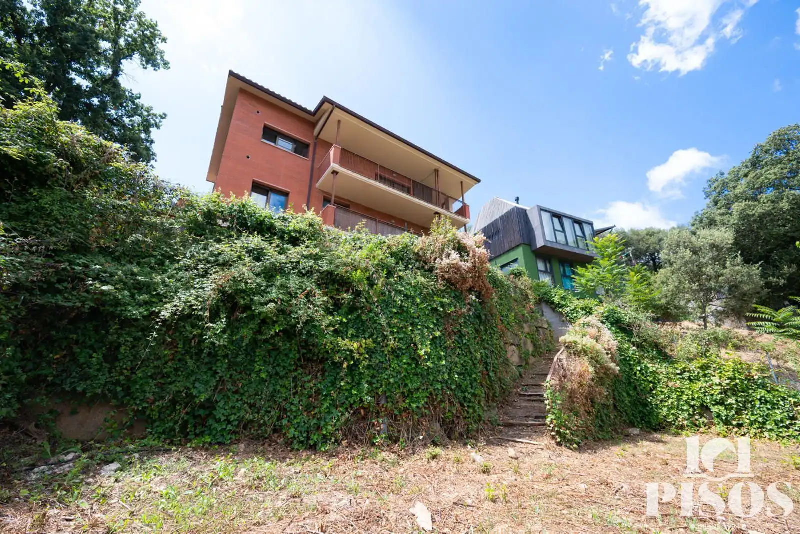 Vista exterior de Casa o xalet en venda en Población de Arroyo amb Aire condicionat, Calefacció i Jardí privat