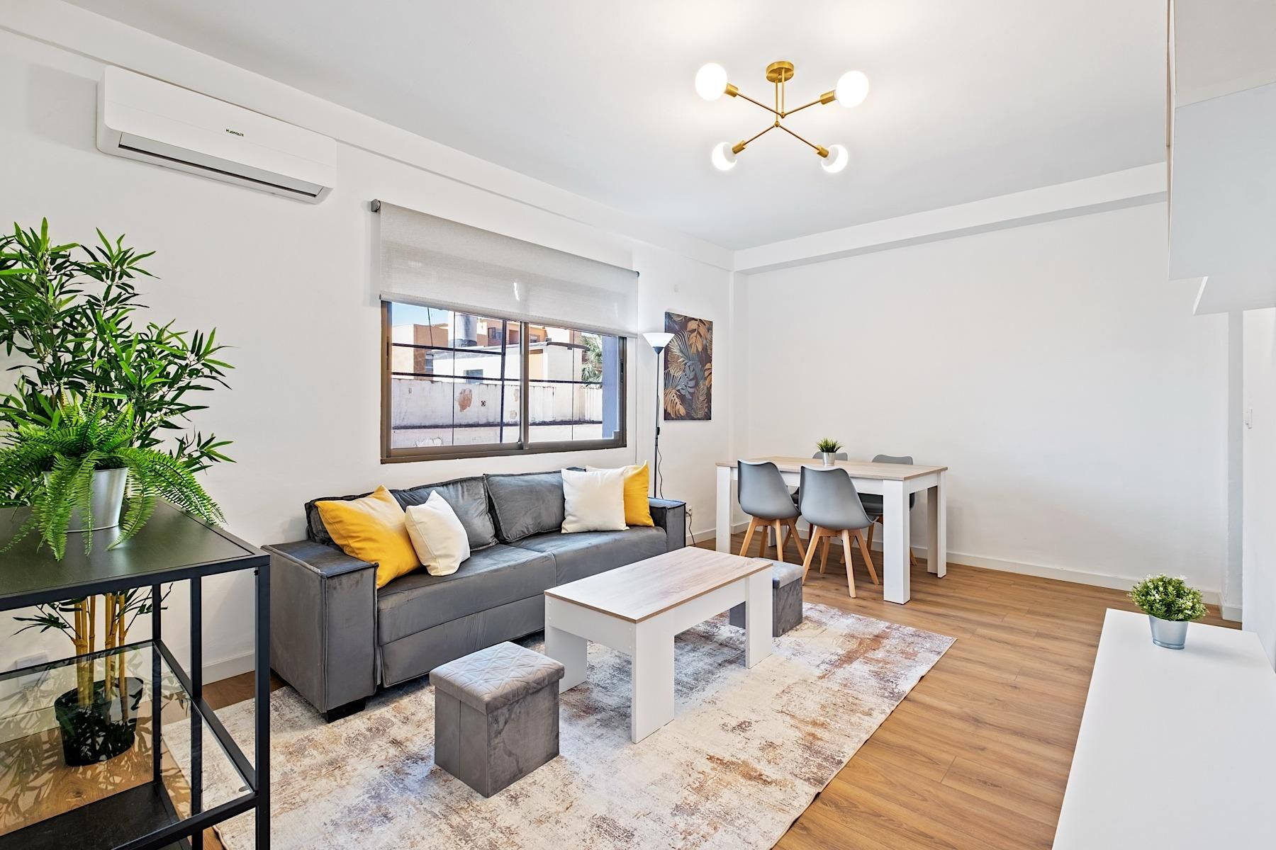 Living room of Flat for sale in Benalmádena  with Air Conditioner and Heating