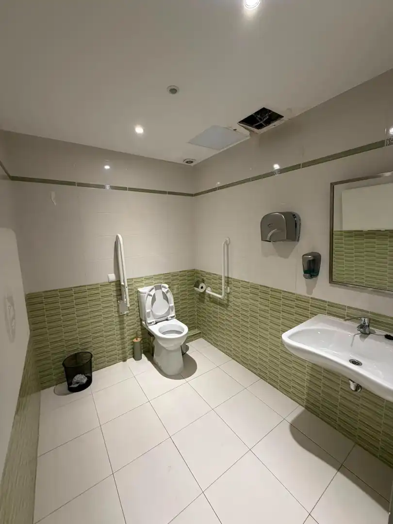 Badezimmer von Geschaftsraum zur Miete in Coslada