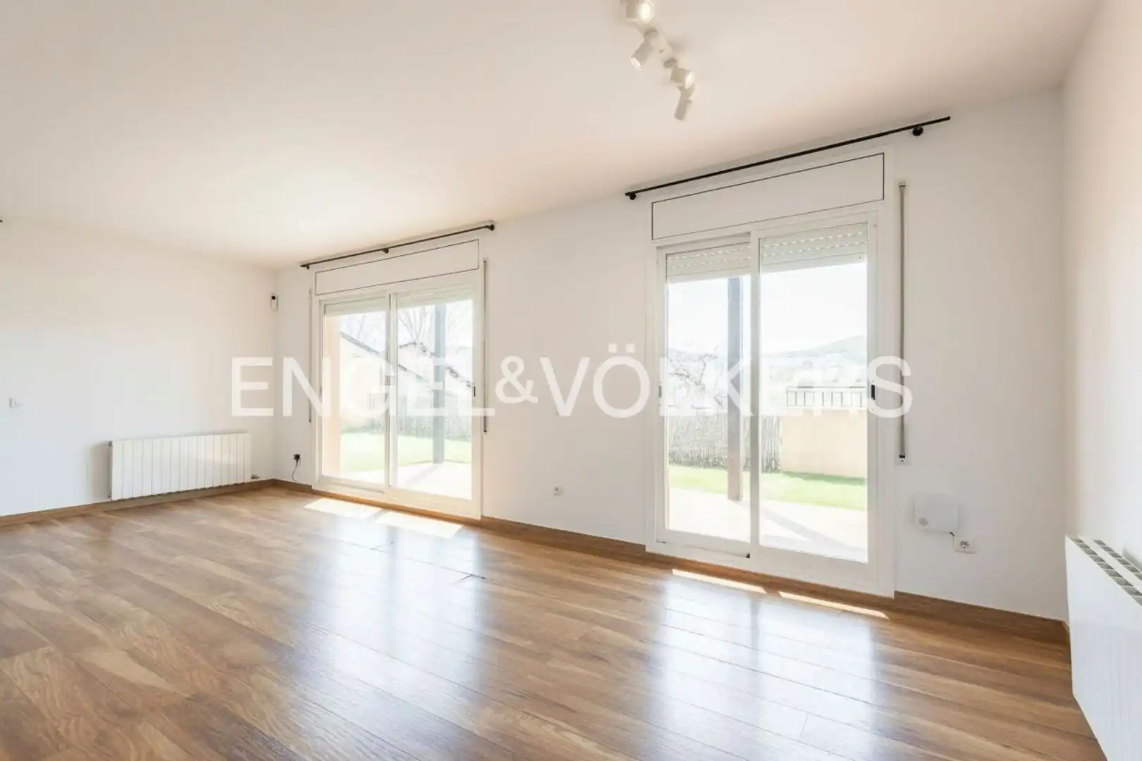 Sala de estar de Casa o chalet en venta en Vallirana con Calefacción, Jardín privado y Parquet
