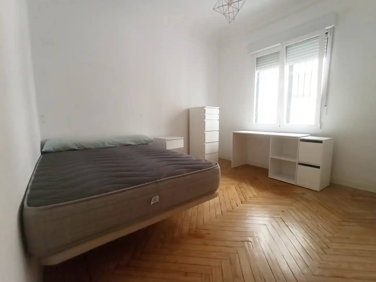 Bedroom of Flat for sale in Madrid  with Air Conditioner, Heating and Parquet flooring