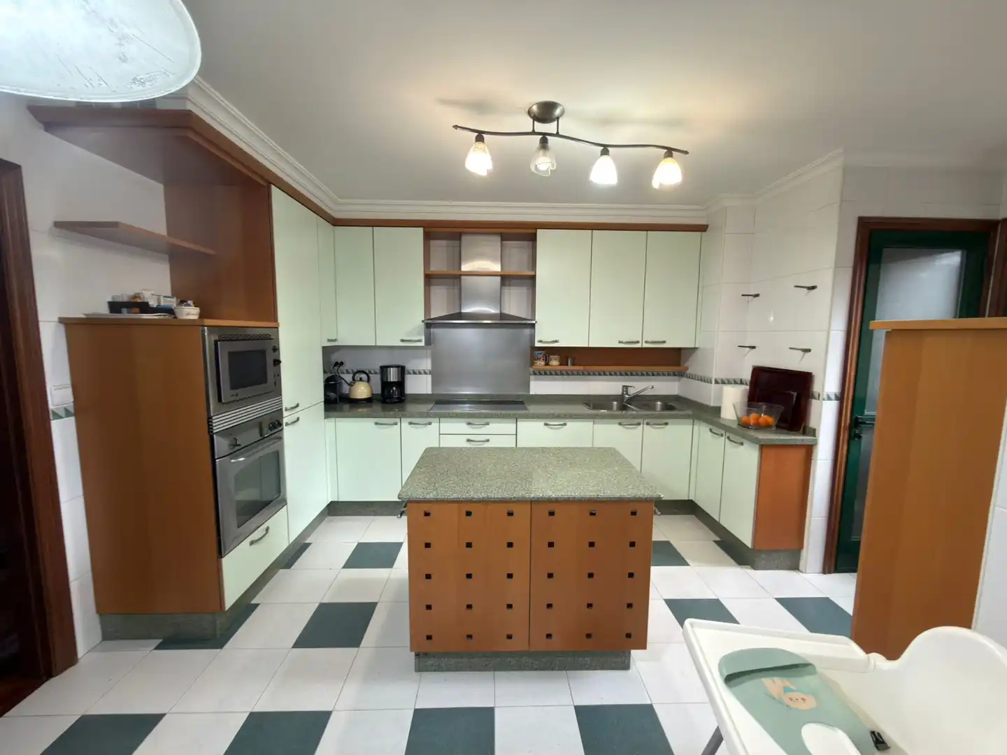 Cocina de Piso en venta en Pontevedra Capital  con Calefacción, Parquet y Trastero
