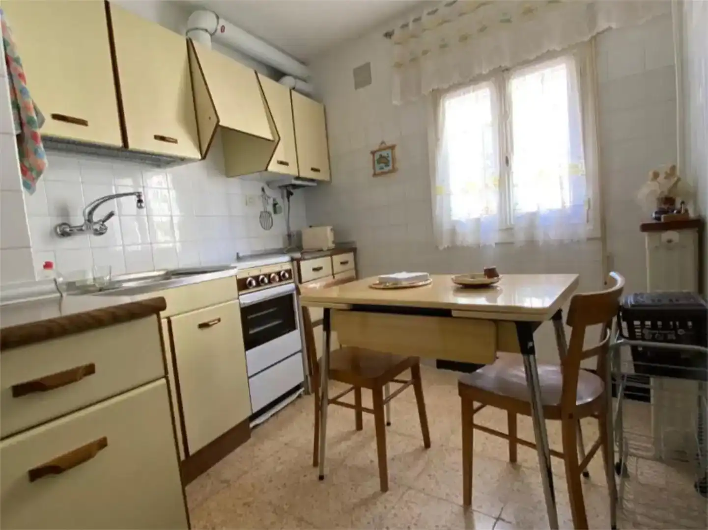 Cocina de Piso en venta en Alcubilla de Avellaneda con Trastero, Amueblado y Balcón