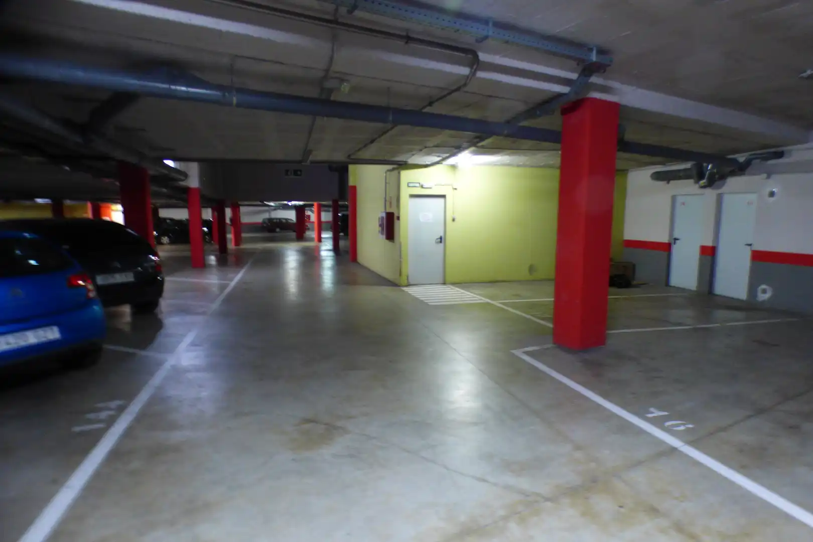 Parking with lift for sale in Paper
