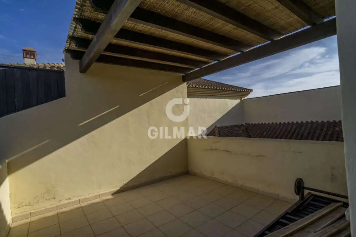 Terrasse von Maisonette zum Verkauf in Sotogrande mit Heizung, Abstellraum und Schwimmbad