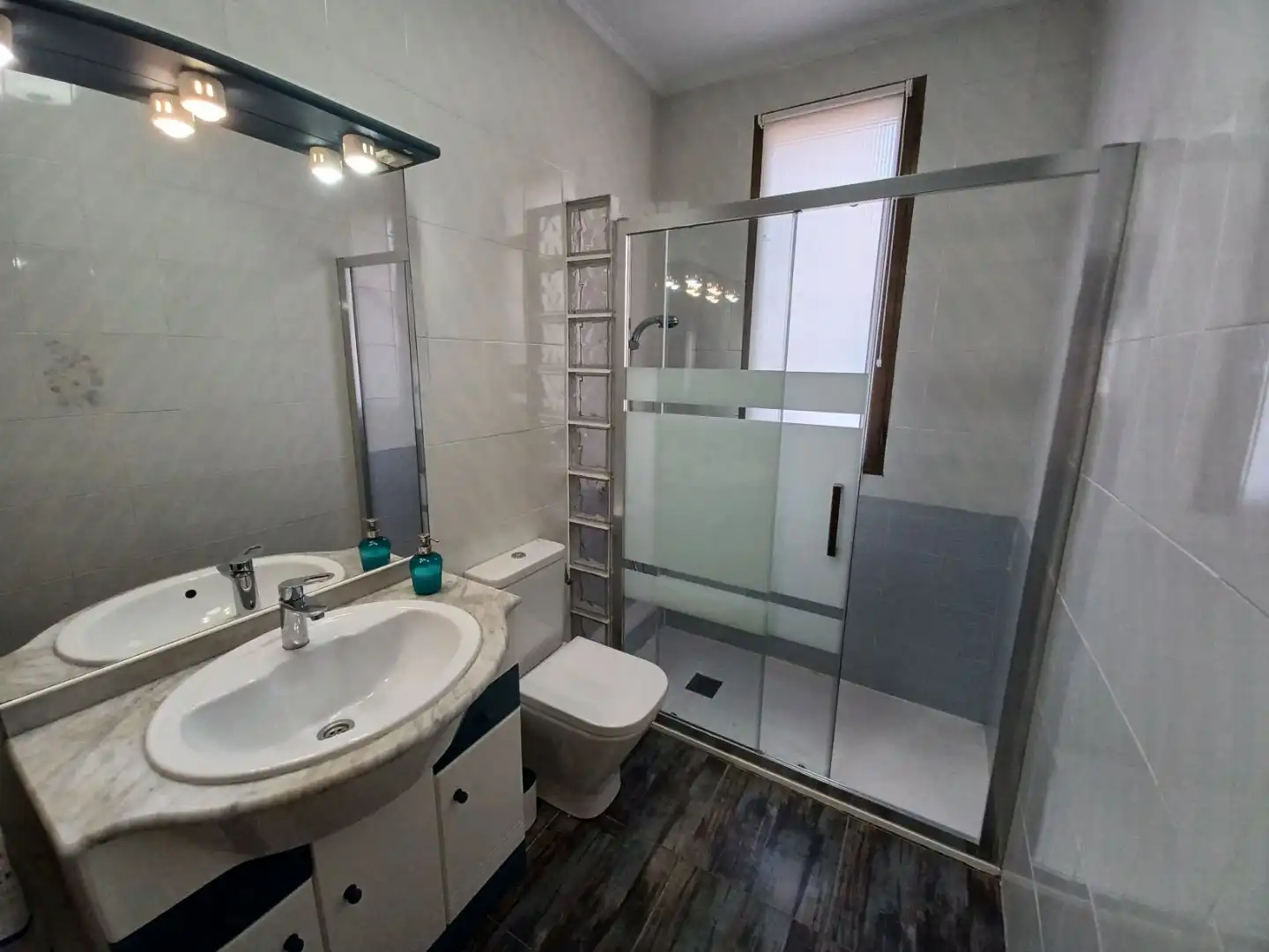 Badezimmer von Wohnung zum Verkauf in Portugalete