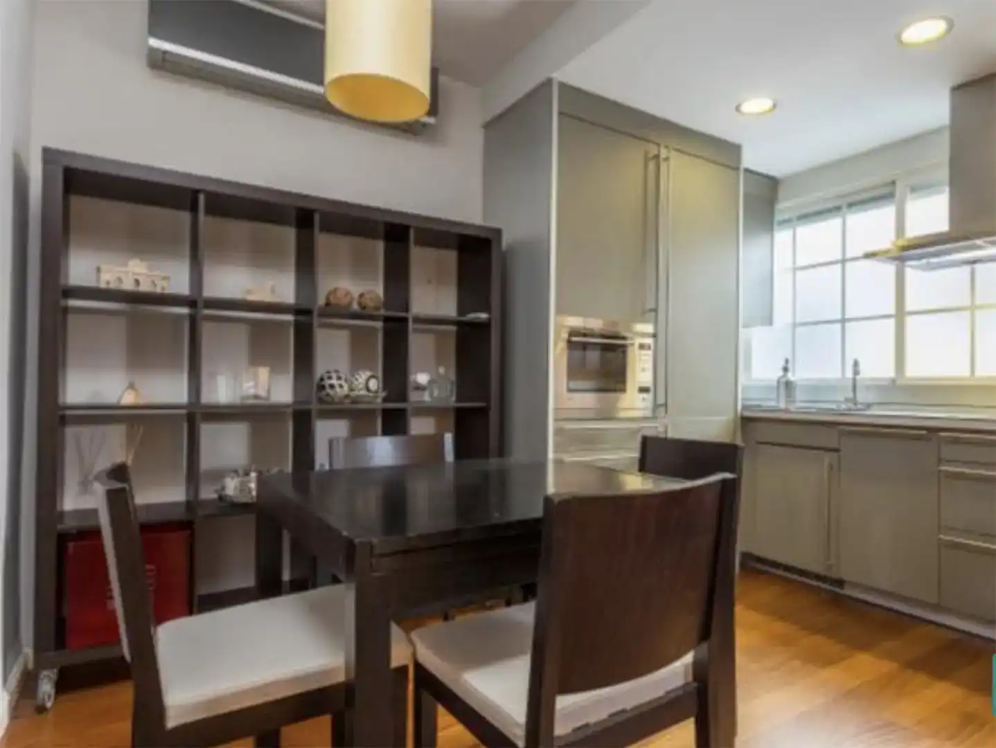 Menjador de Apartament de lloguer en Madrid amb Aire condicionat, Parquet i Moblat