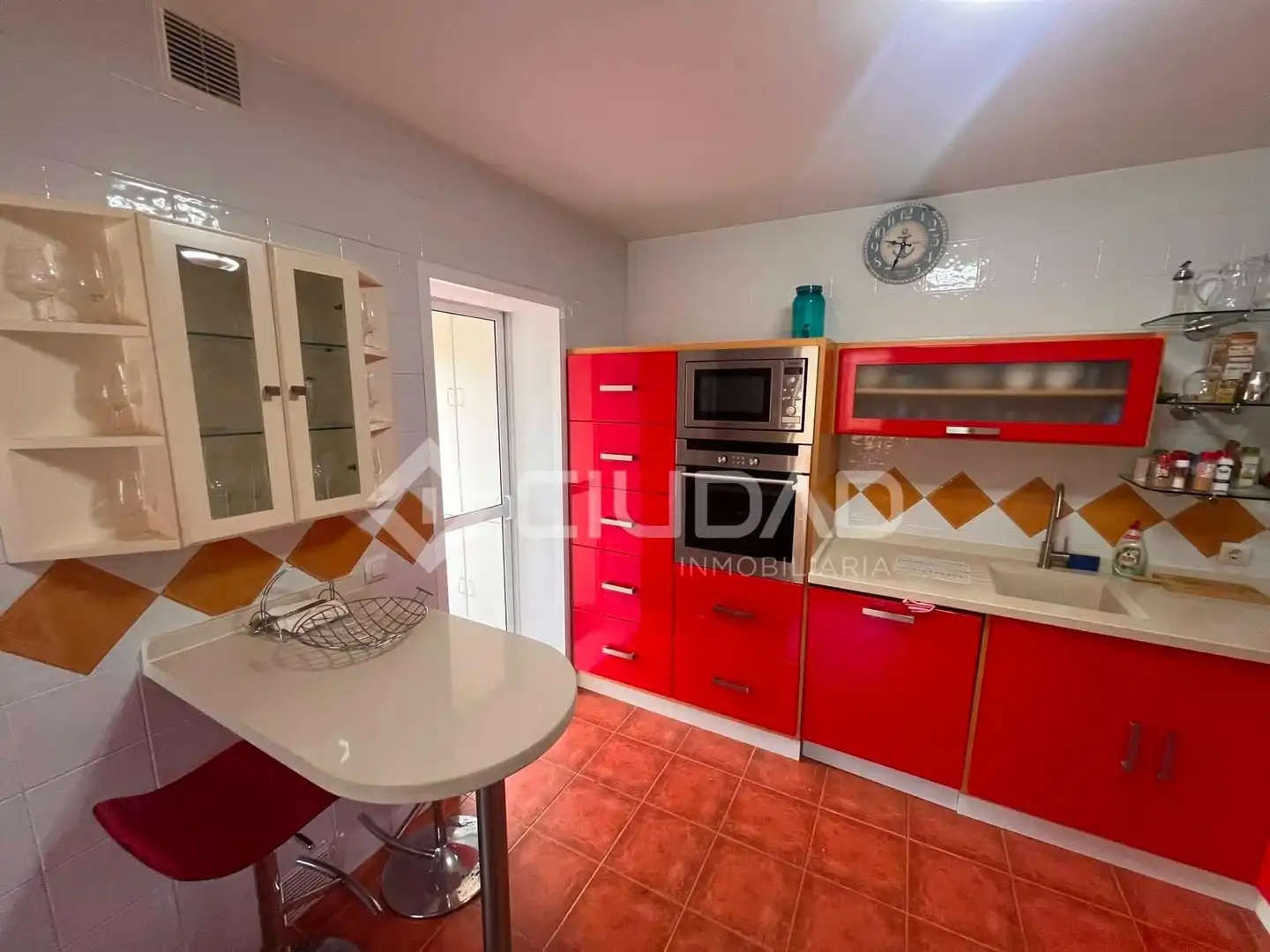 Cocina de Casa adosada en venta en Sanlúcar de Barrameda con Aire acondicionado, Jardín privado y Terraza